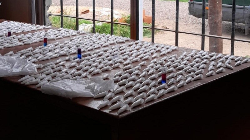 Tubos Eppendorf. Los dos kilos de cocaína ya estaban fraccionados para la venta.