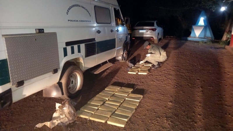 Se incautó un total de 48 panes con cannabis sativa.