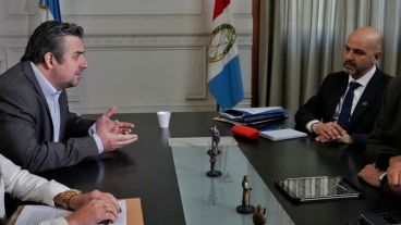 El futuro ministro en una reunión de transición con Brilloni.