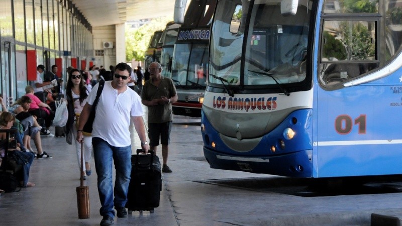 Los pasajeros viajan más para poder votar que para descansar.