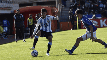 Solari y Almada marcaron los goles argentinos