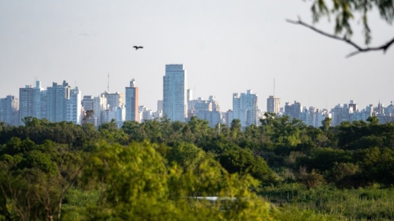 Sol y nubes en Rosario.