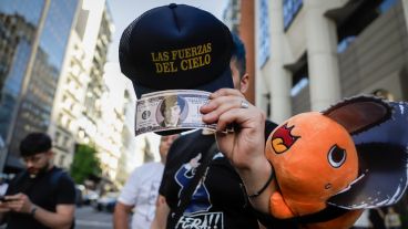 La cotización del dólar blue, termómetro de la economía argentina