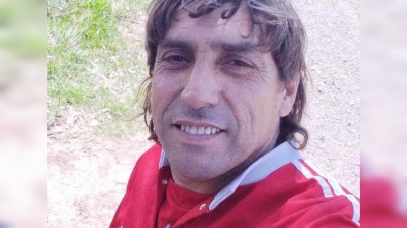 El repartidor y dueño de un carrito del parque Independencia que fue atropellado el jueves a la noche y pelea por su vida.