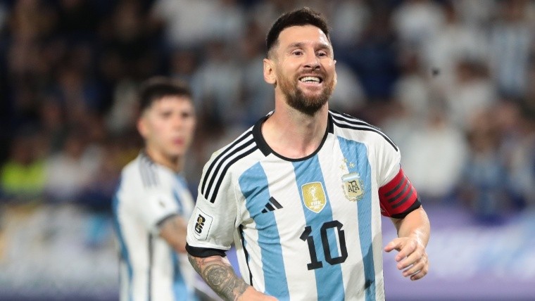 Subastan seis camisetas que Messi usó en el Mundial: a cuánto las venden