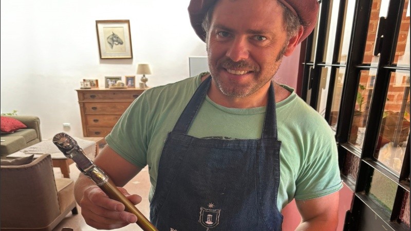 Santiago Marsili, un orfebre de Funes, decidió desafiar una tradición de 40 años.