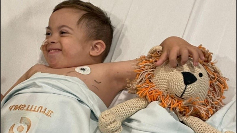 León está en recuperación junto a su mamá tras 20 meses de espera.