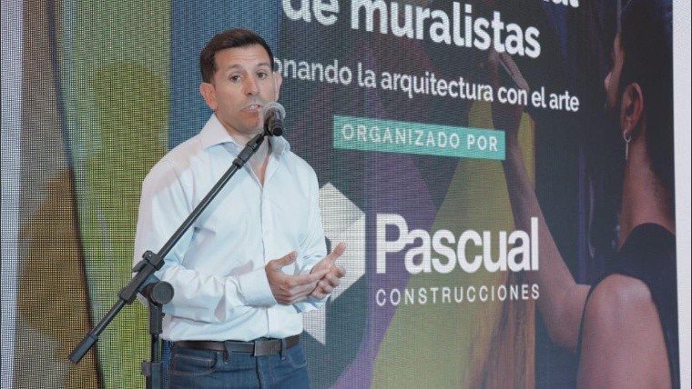 Todas las imágenes de premiación del concurso de muralismo, que se expresa en todos los pisos del edificio.