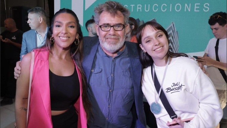 Todas las imágenes de premiación del concurso de muralismo, que se expresa en todos los pisos del edificio.