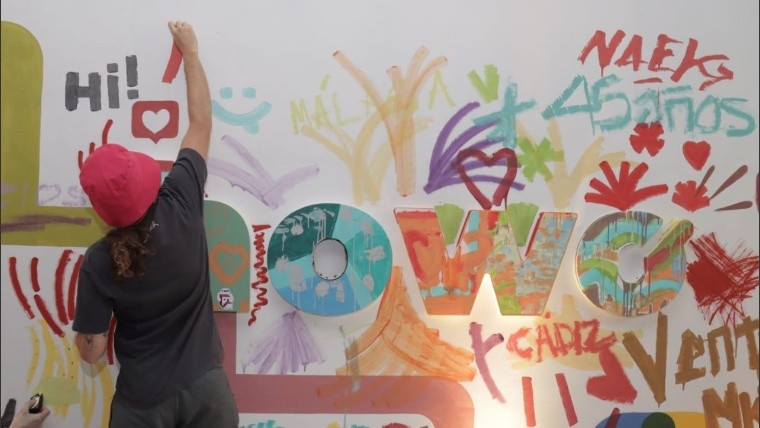 Todas las imágenes de premiación del concurso de muralismo, que se expresa en todos los pisos del edificio.