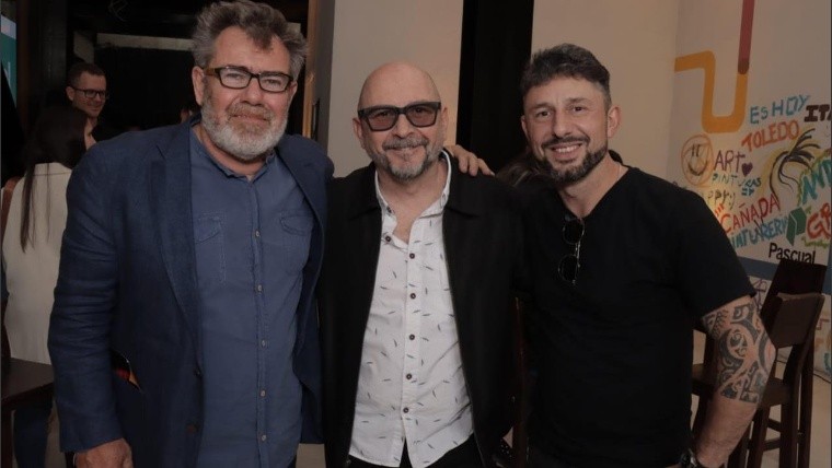 Todas las imágenes de premiación del concurso de muralismo, que se expresa en todos los pisos del edificio.