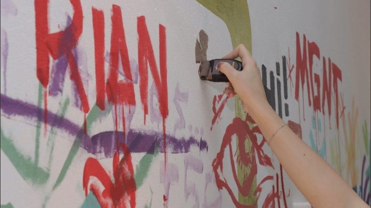 Todas las imágenes de premiación del concurso de muralismo, que se expresa en todos los pisos del edificio.