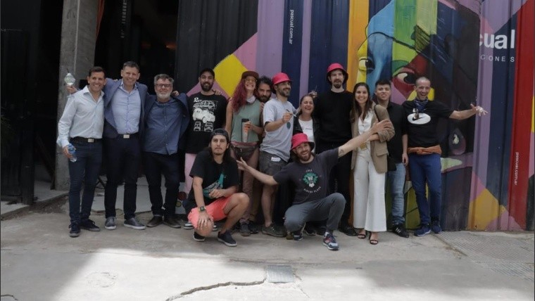 Todas las imágenes de premiación del concurso de muralismo, que se expresa en todos los pisos del edificio.