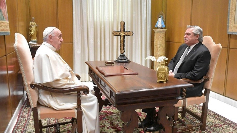 Alberto Fernández visitará al papa Francisco después del 10 de diciembre, cuando finalice su mandato.