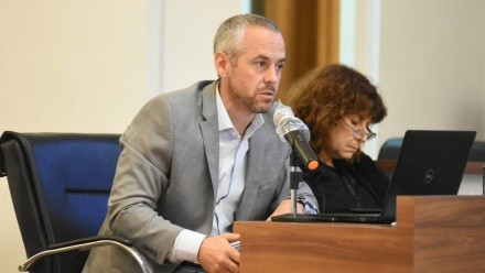 Guido Boggiano, futuro secretario de Economía y Hacienda municipal, defendiendo el año pasado el presupuesto en el Concejo.