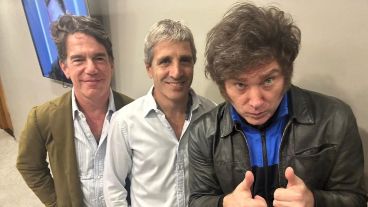 Posse (izquierda) junto al ministro Caputo y el presidente Milei.