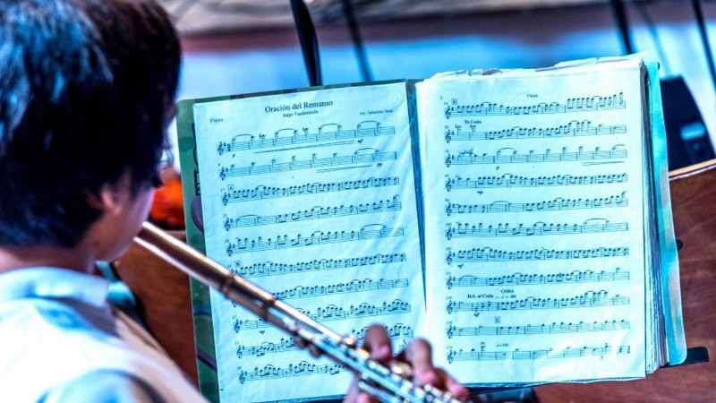 Imagen de un ensayo de orquestas infanto juveniles en el teatro La Comedia.