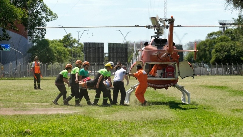 Algunos transeúntes que pasaban por la zona y no sabían del simulacro, creyeron que fue un accidente real.