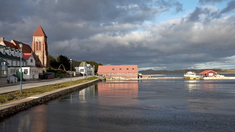 Las Islas Malvinas son reclamadas junto a las Georgias del Sur y Sandwich del Sur, además de los espacios marítimos.