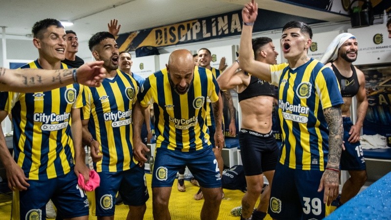 Quintana y Mallo; en pleno festejo Canalla tras el último clásico.