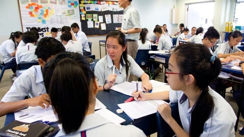 Las escuelas de Singapur fomentan la comprensión profunda de los conceptos matemáticos, en lugar de la memorización de fórmulas y procedimientos.