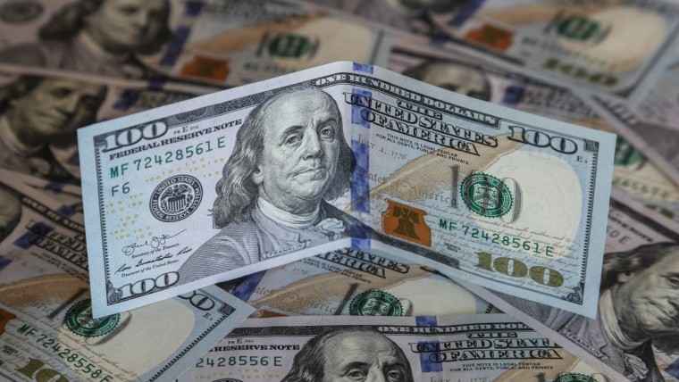 Dólar: el precio de la divisa en el primer año de Milei según los gurúes de las finanzas