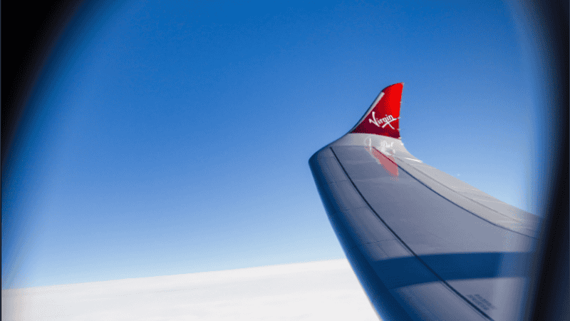 El vuelo duró  7 horas y 15 minutos.