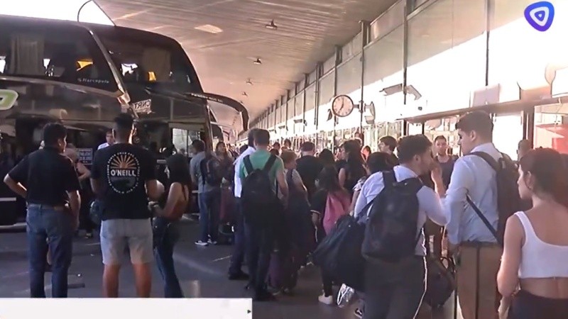 Buen movimiento en la estación de ómnibus local este jueves.