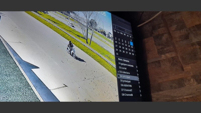 El delincuente escapando del lugar del robo.