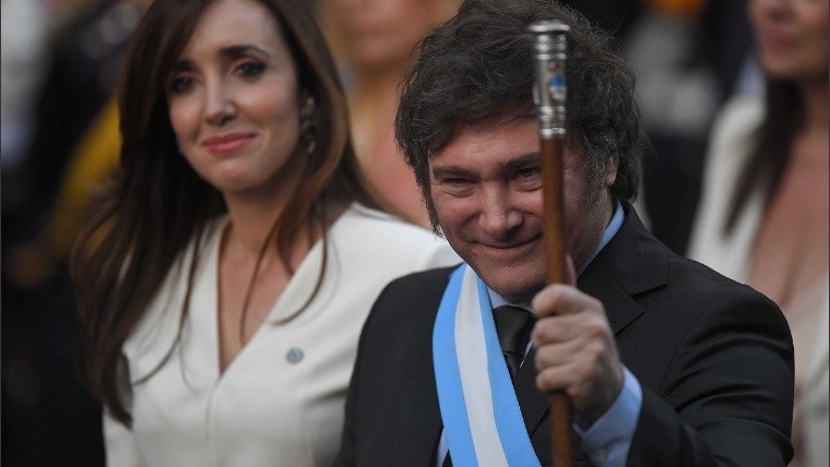 A horas de su asunción, Javier Milei firmó su primer DNU: qué definió