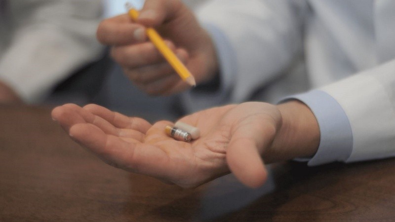 La píldora puede medir la frecuencia respiratoria y los latidos del corazón.