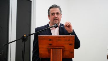 Cococcioni anunciando los cambios en las investigaciones durante el acto.