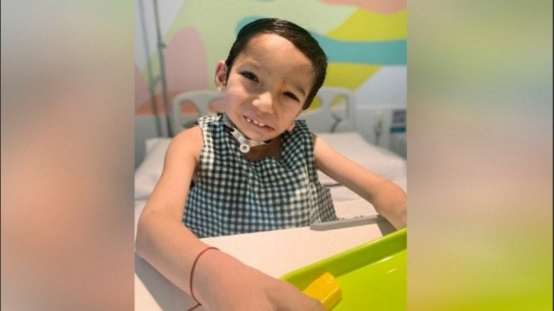 Bauti tiene siete años y aguarda una nueva cirugía.