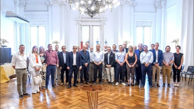 La Muctisectorial por la Paz junto al intendente Pablo Javkin.