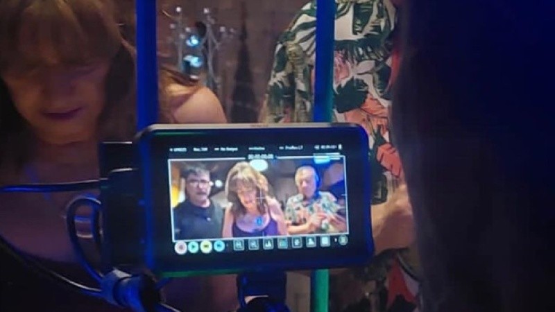 Secretos, amores, traiciones y enredos se entrelazan en esta divertida historia que tendrá un giro inesperado.