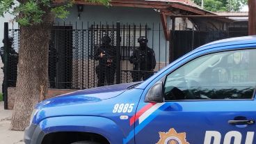 Desde la mañana de este jueves se llevan a cabo 46 allanamientos en Rosario, Villa Gobernador Gálvez y Pueblo Esther como consecuencia de las amenazas al gobernador Maximiliano Pullaro