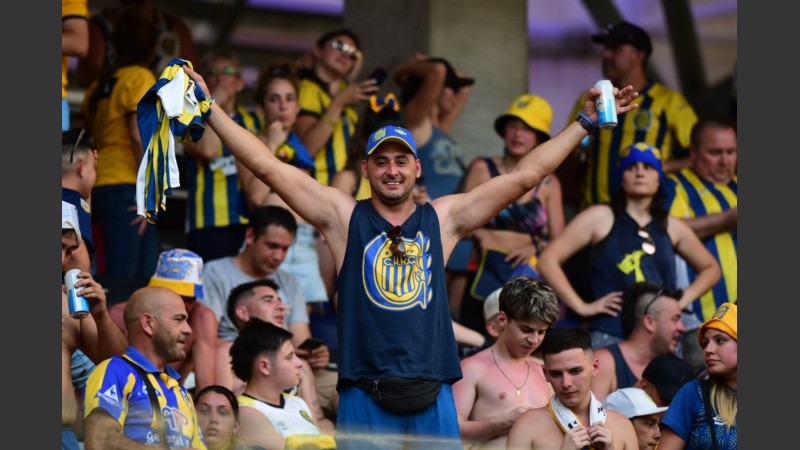 Los hinchas canallas coparon, sufrieron y finalmente festejaron