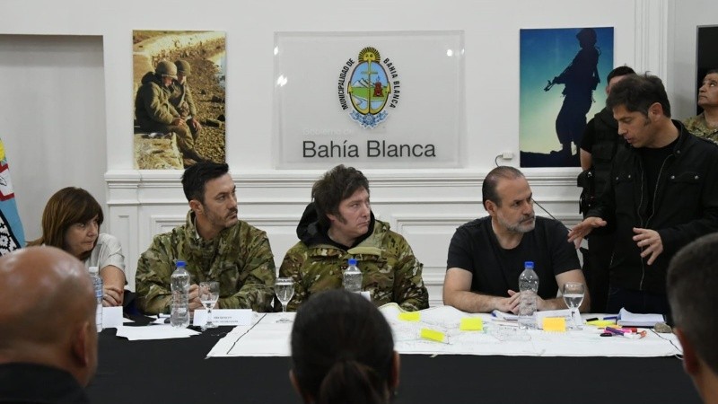 Javier Milei encabezó la reunión del comité de crisis en Bahía Blanca.