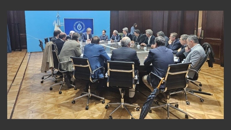 Reunión de los funcionarios con referentes de la agroexportación