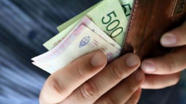 El sueldo anual complementario es abonado en dos cuotas (dos medios sueldos): el 30 de junio y el 18 de diciembre de cada año.