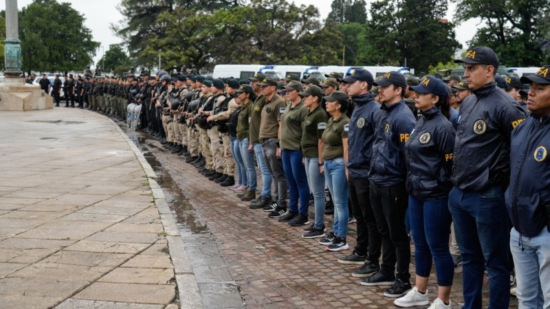 Impresionante despliegue de fuerzas federales en el Monumento para la presencia de la ministra Bullrich este lunes