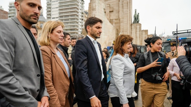 Impresionante despliegue de fuerzas federales en el Monumento para la presencia de la ministra Bullrich este lunes