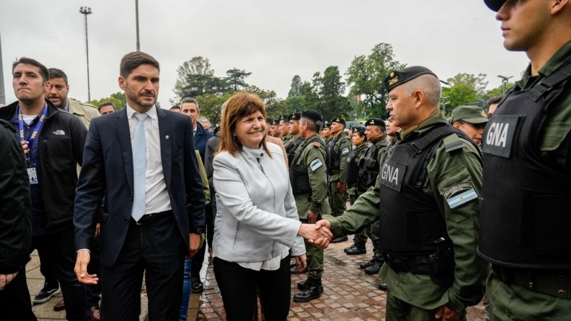 Impresionante despliegue de fuerzas federales en el Monumento para la presencia de la ministra Bullrich este lunes
