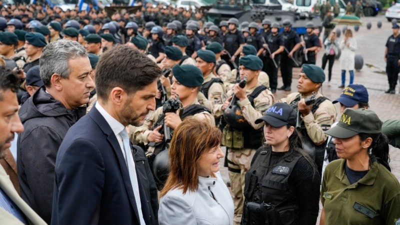 Impresionante despliegue de fuerzas federales en el Monumento para la presencia de la ministra Bullrich este lunes