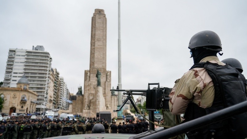 Impresionante despliegue de fuerzas federales en el Monumento para la presencia de la ministra Bullrich este lunes