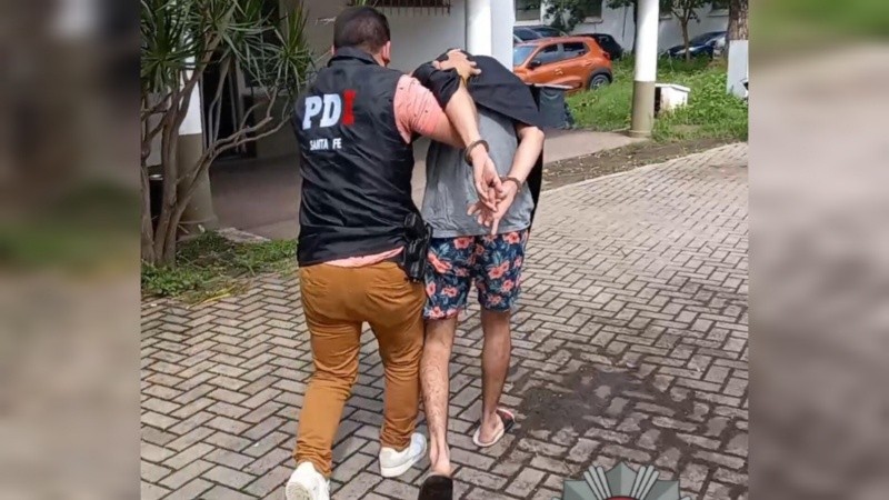 Nicolás L. está sospechado de ser quien conducía la moto usada para balear el frente de la casa del jefe comunal de Alvear.