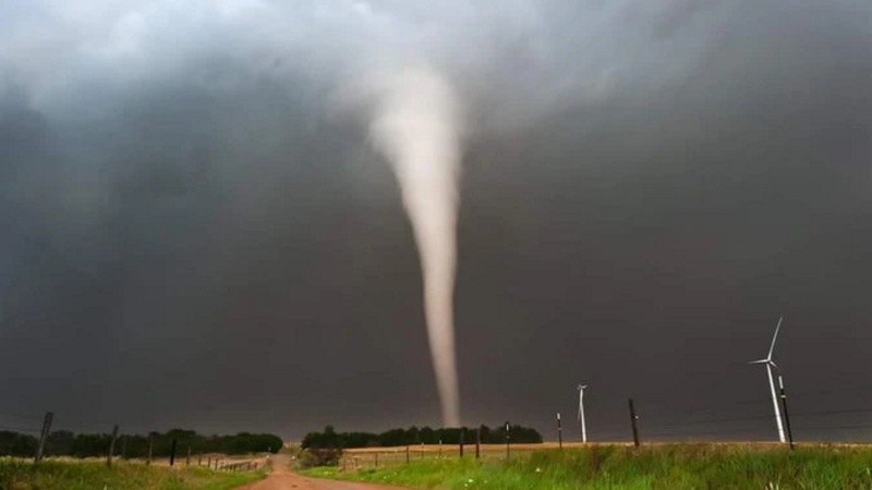 Tras el reciente fenómeno meteorológico con características de tornado en Bahía Blanca, el Servicio Meteorológico Nacional reiteró medidas de prevención.