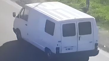 La trafic blanca que usaba la banda.