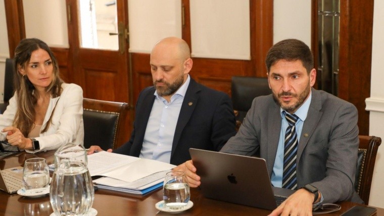 Pullaro: “Vamos a defender a la producción, a la industria, al campo y a las economías regionales”