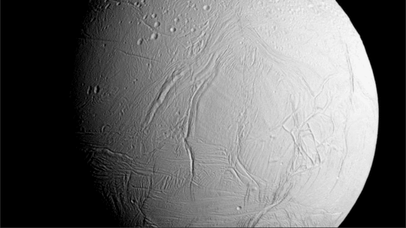 Se cree que las biofirmas de esta luna de Saturno provienen de océanos subterráneos.